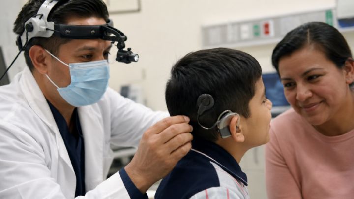 Nació sordo; cinco años después, un implante le abre la puerta al sonido