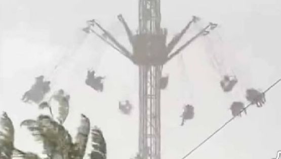Terror en las alturas en la Feria de Verano: atrapados en las sillas voladoras