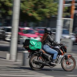 De plataformas digitales y de seres invisibles