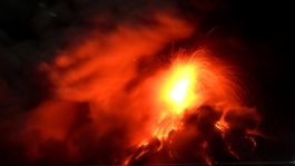 Foto que representa a Volcán de Fuego en Guatemala: erupción desplaza a cerca de 30 mil personas