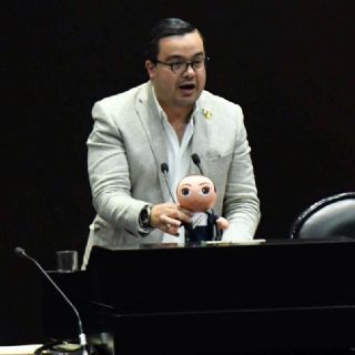 Diputado de Morena aplica tácticas dilatorias para incumplir pago de pensión de su hija