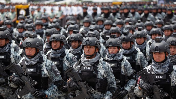 ¿Abrazos, no balazos? Disparan AMLO y Sheinbaum compra de armas y municiones