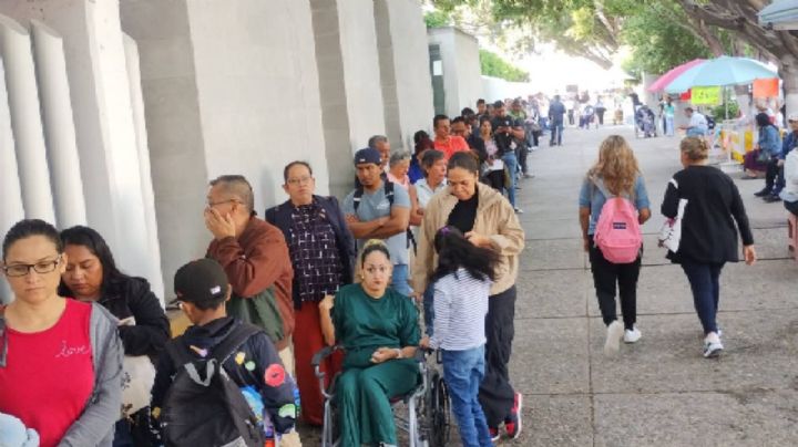 Largas filas en el ISSTE para entrega de análisis clínicos